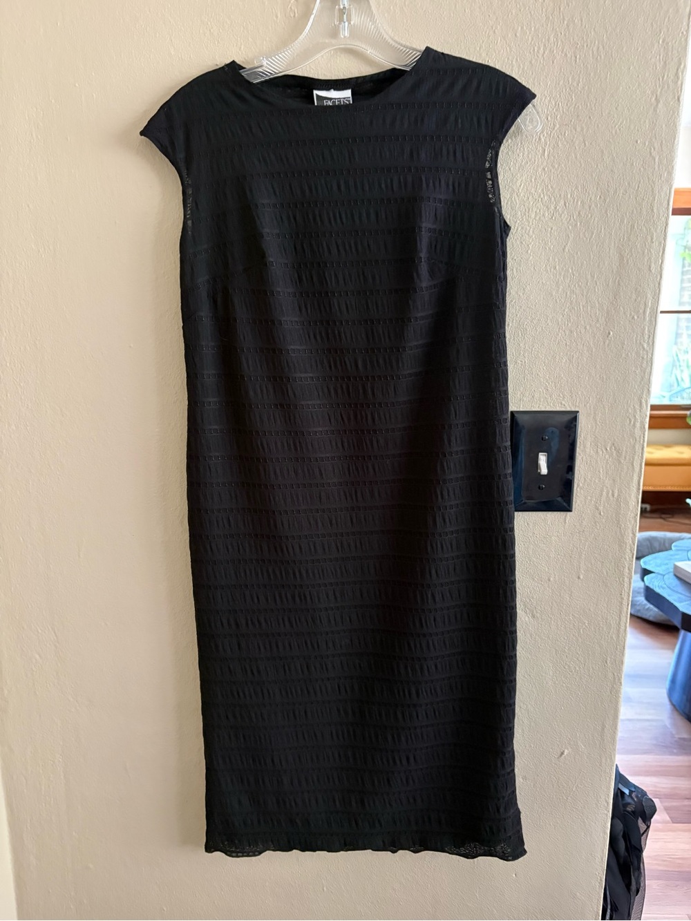 Vintage Black Textured Cap-Sleeve Shift Dress -